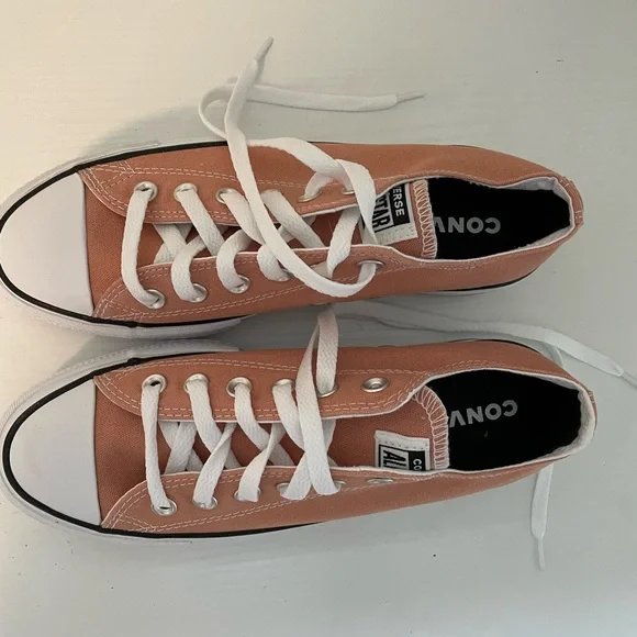 Converse Chuck Taylor Platform Sneaker - Picture 2 of 5